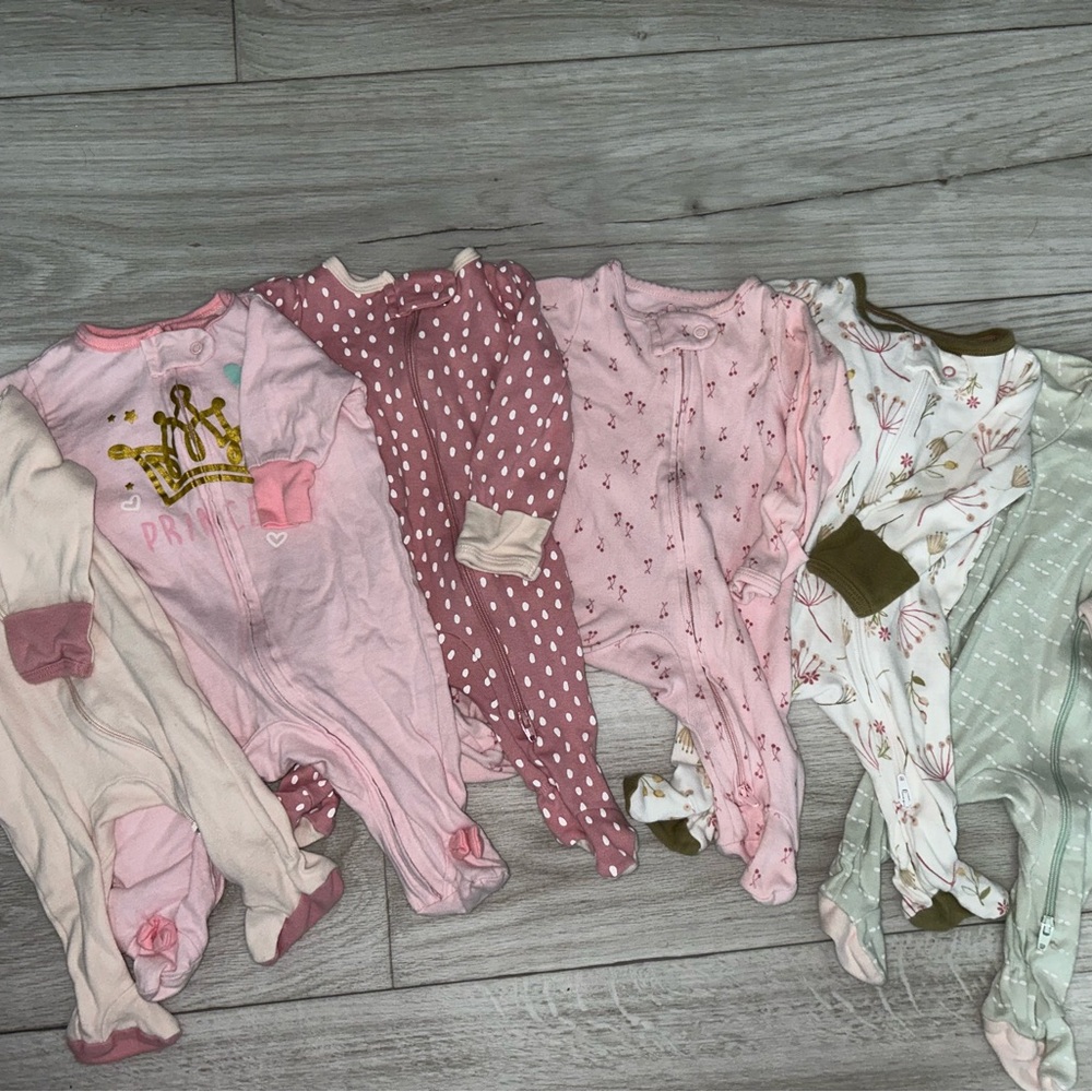 6 Sleepers with footies